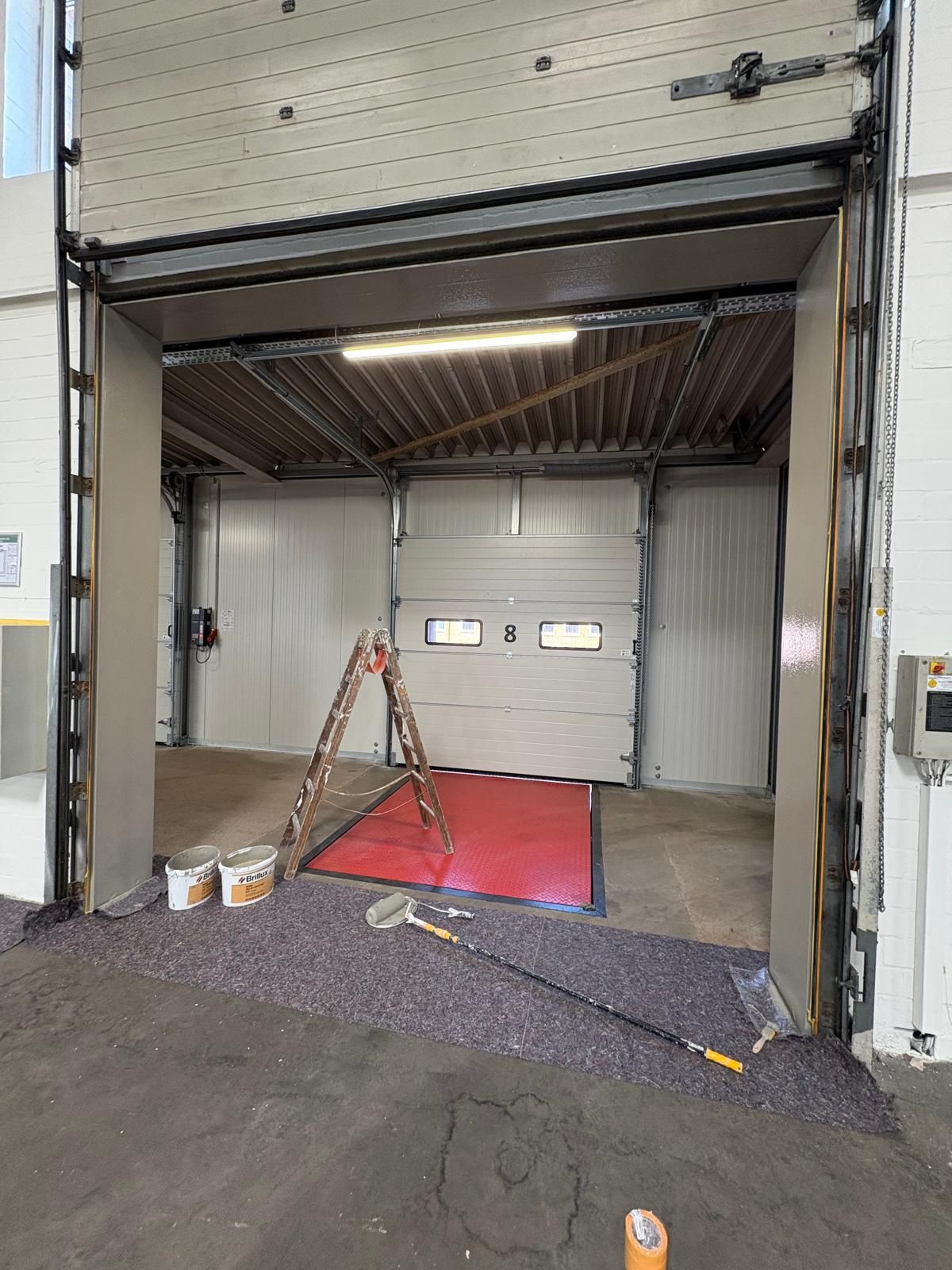 Bodenbeschichtung mit Markierung in einer Halle – Basic GmbH, Servicegebiet Hamburg